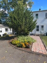 Building Photo - 136 N Green St