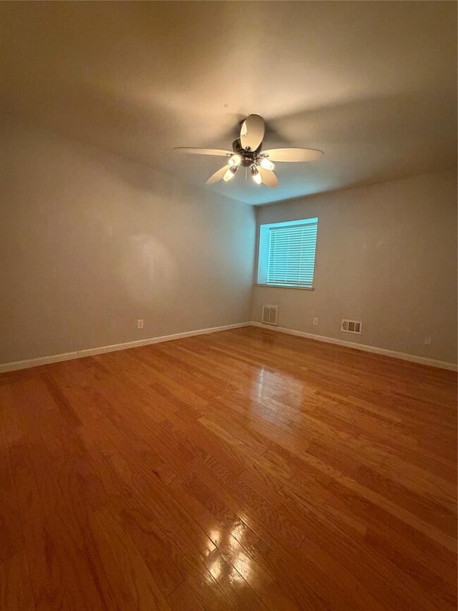Building Photo - 2303 Barton Village Cir