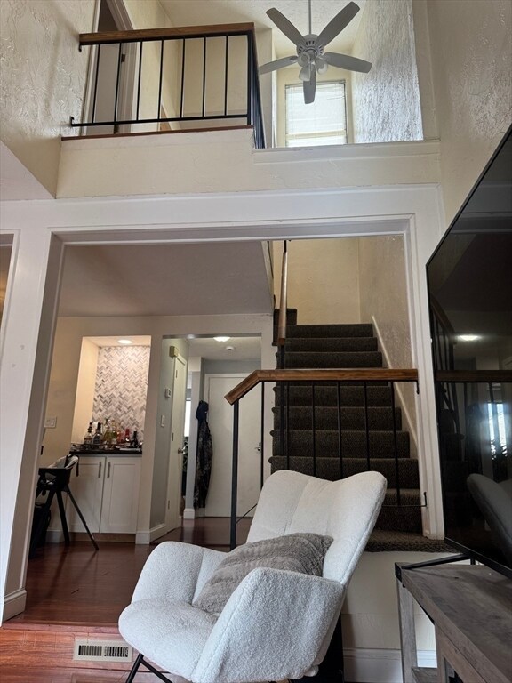 Building Photo - 909 Pleasant St