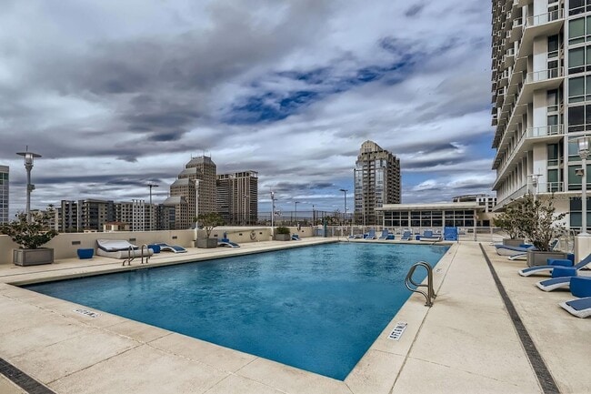 Building Photo - 150 E Robinson St