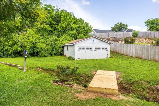 Building Photo - 213 Winchester St