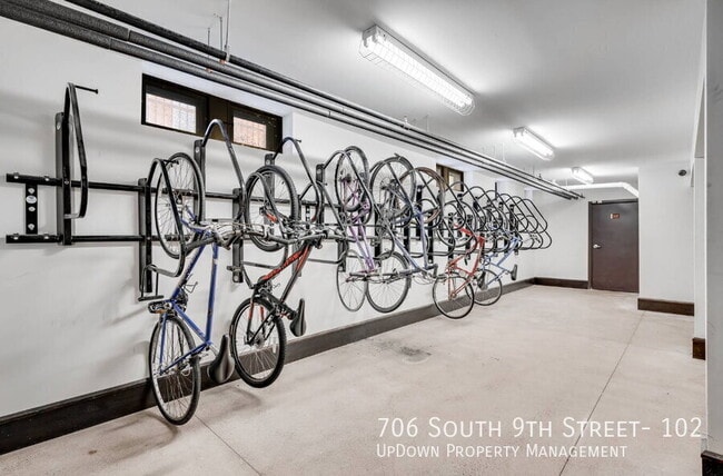 Building Photo - 706 S 9th St