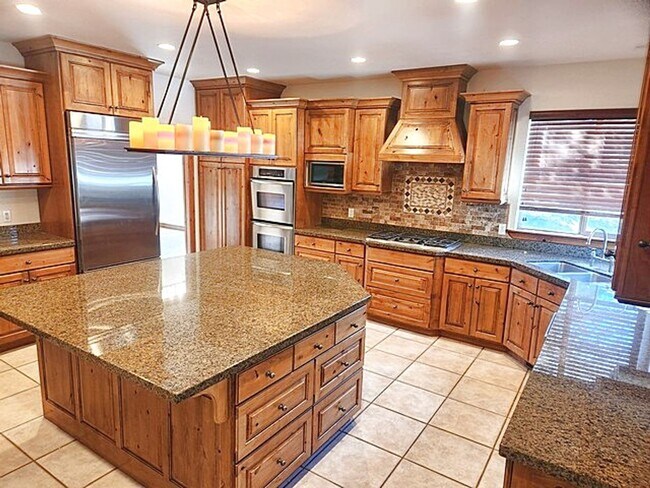 Building Photo - Beautiful Ranch Place Home