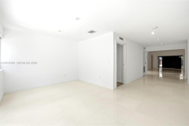 Building Photo - 120 NE 49th St