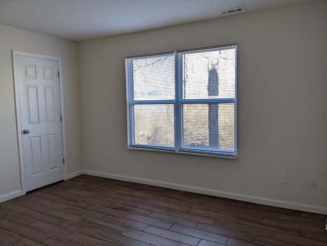 Building Photo - 4 Bed/1.5 baths House near I-44