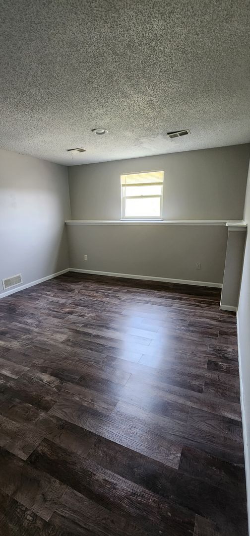 Building Photo - 3Bed/2Bath Duplex Near KU MED Available Soon!
