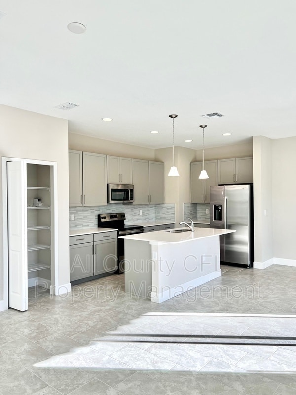 Building Photo - 1402 Captiva Cv