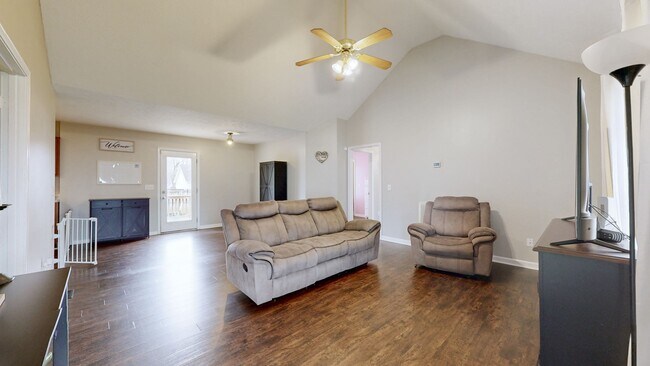 Building Photo - 2553 Hillingdon Dr