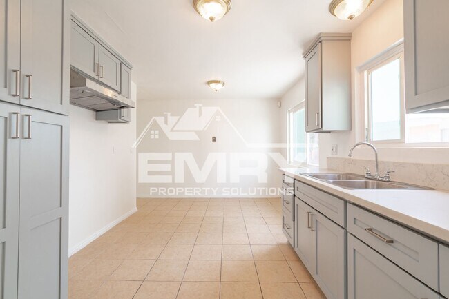 Building Photo - 3848 W 105th St