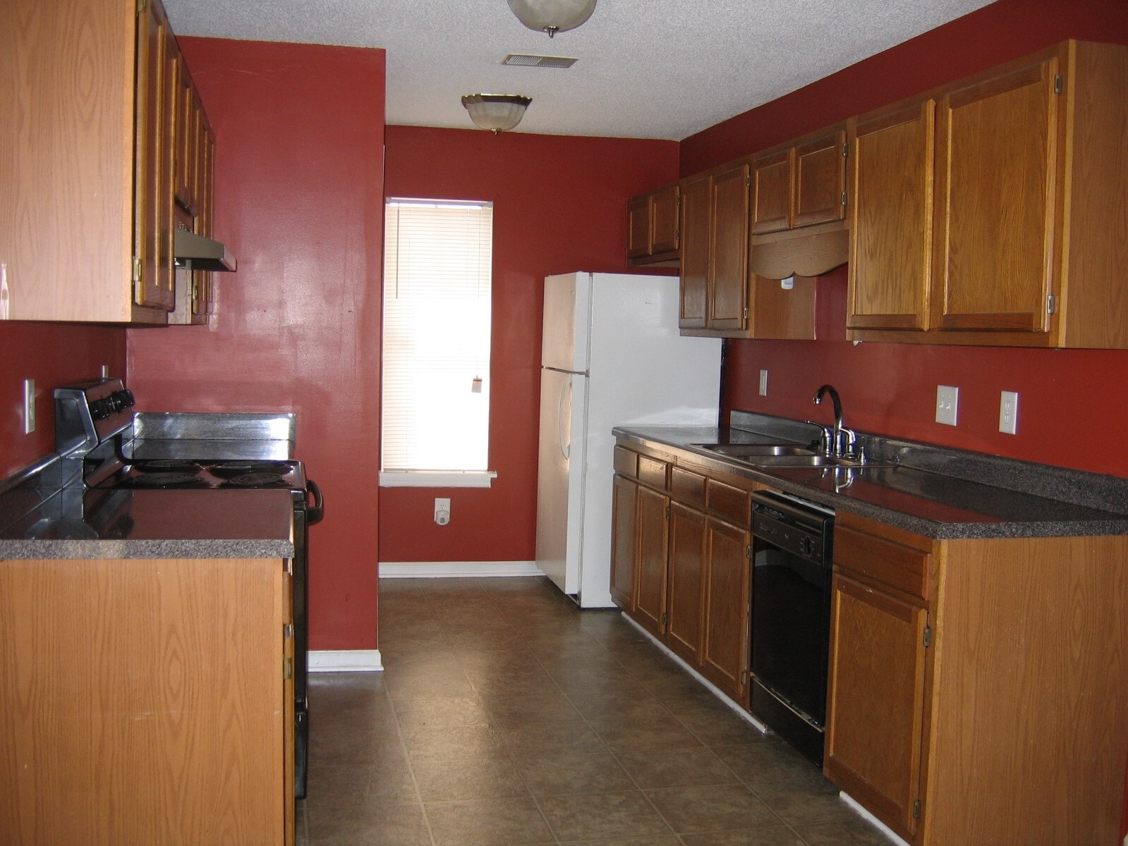 Building Photo - 10 Old Tree Court