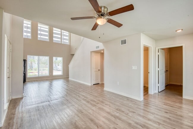 Building Photo - Miramonte Single Living