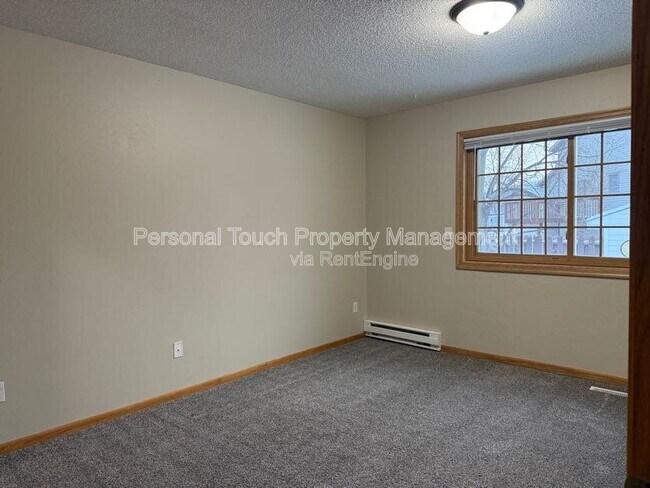 Building Photo - 2736-33 1/2 33 1/2 Ave S