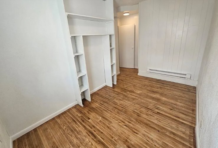 Building Photo - 807 Hazlett Ave