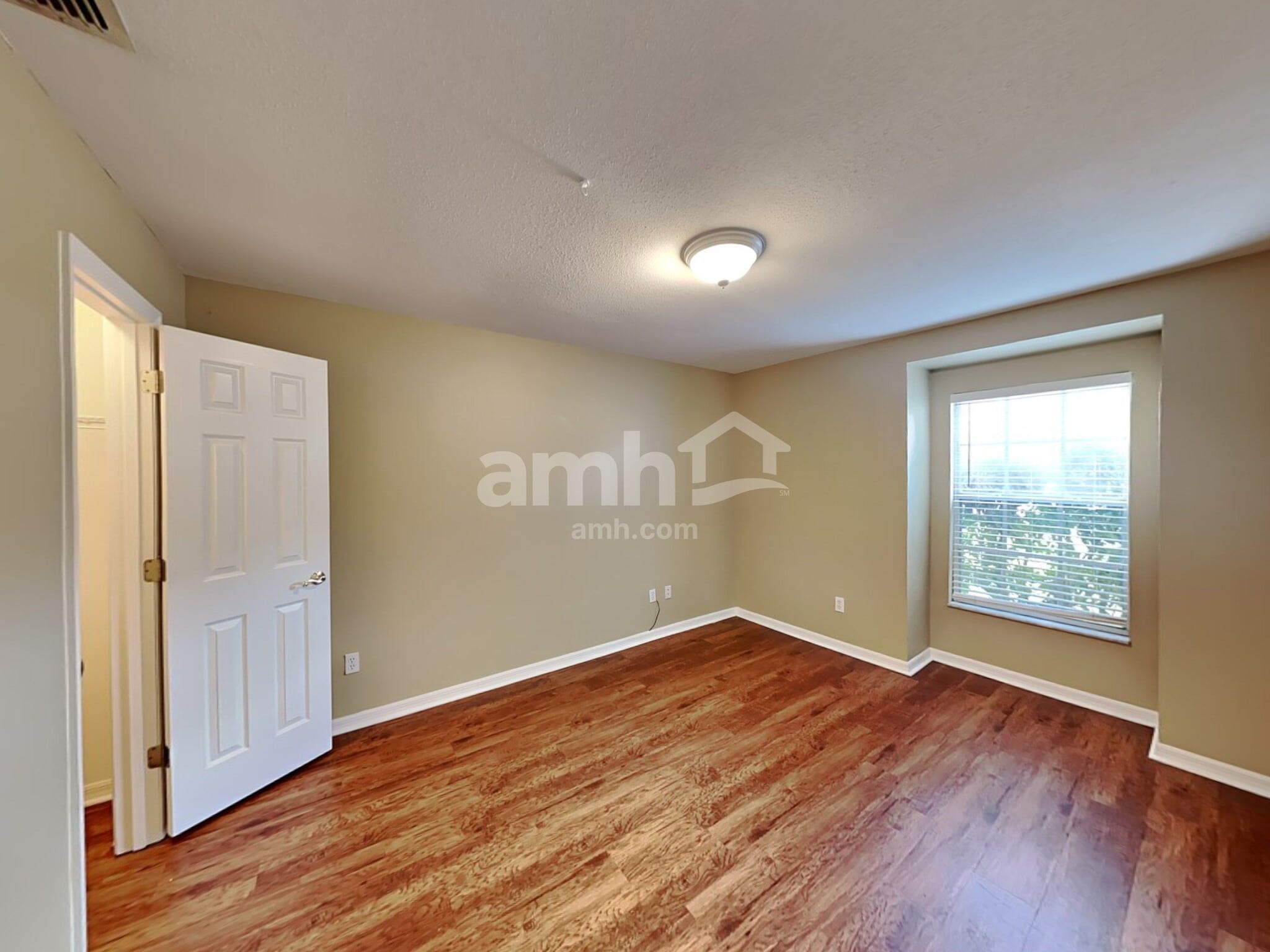 Building Photo - 919 Park Valley Cir