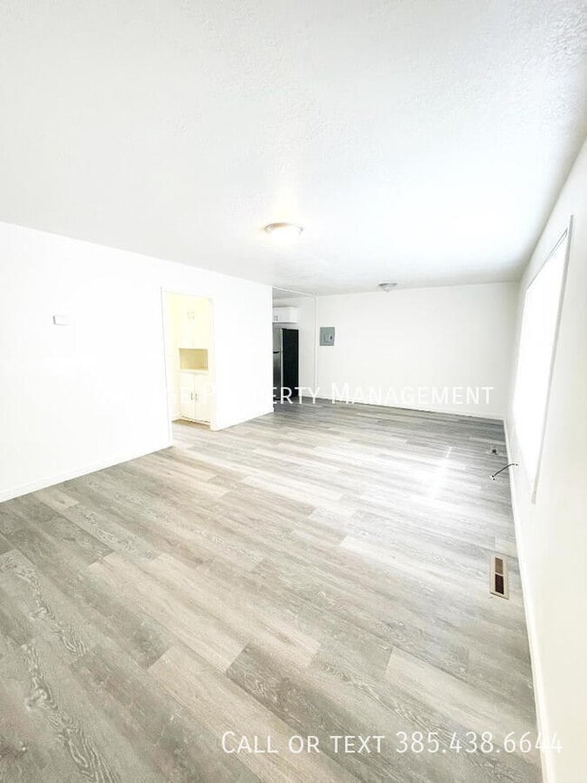 Building Photo - 1054 W 1520 N