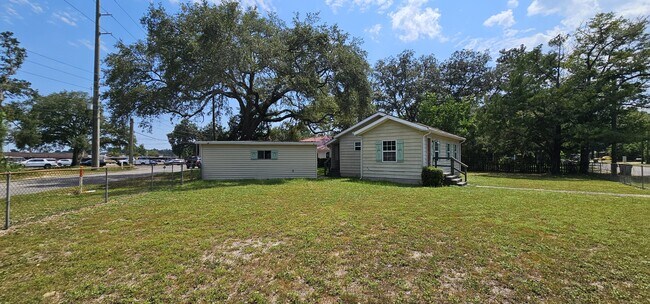 Building Photo - 725 Powell Dr