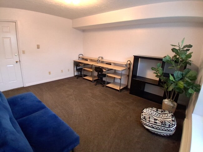 Building Photo - 588 N 500 E