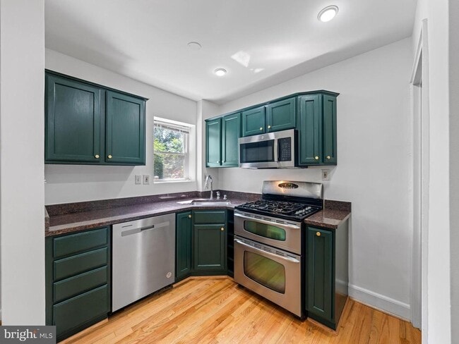 Building Photo - 423 Mt Vernon Ave