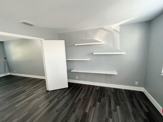 Building Photo - 6450 Fern St