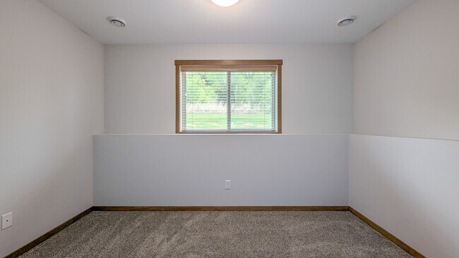 Building Photo - Modern 4-bed, 3-bath Single-Family Home Lo...