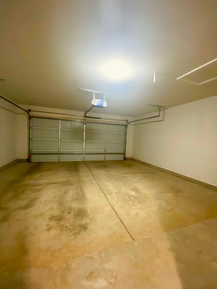 Building Photo - 8423 10th Pl