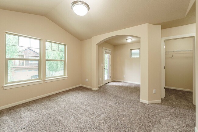 Building Photo - $1000 Year End Savings - Ask Us How! Convenient Location 3 Bedroom 2.5 Bathroom with Fence Back Yard