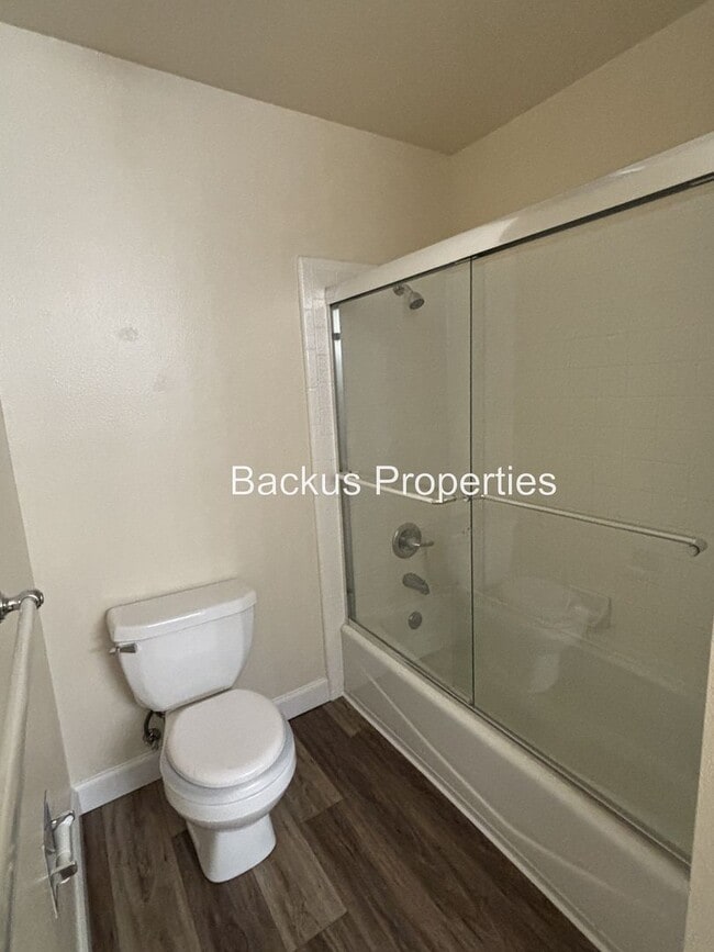 Building Photo - Very nice upstairs two bedroom condo in We...