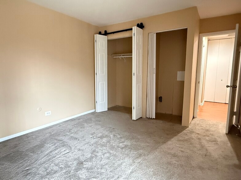 Building Photo - 5500 Hillcrest Ln