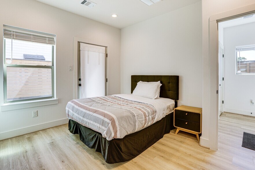 Building Photo - 2339 Eagle St