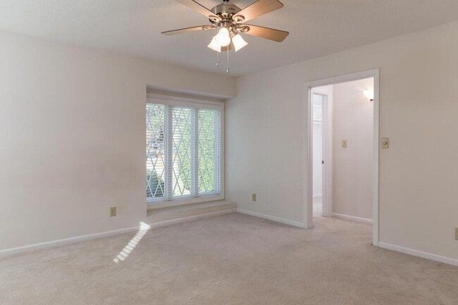 Building Photo - 116 Sandham Ct