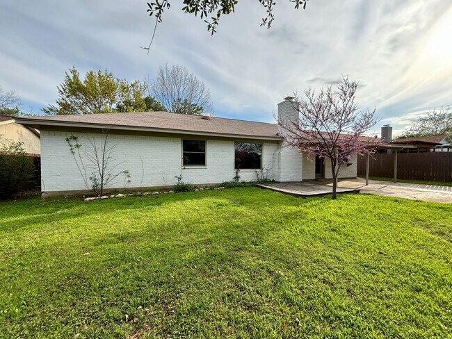 Building Photo - Completely Remodeled 4 bedroom Home