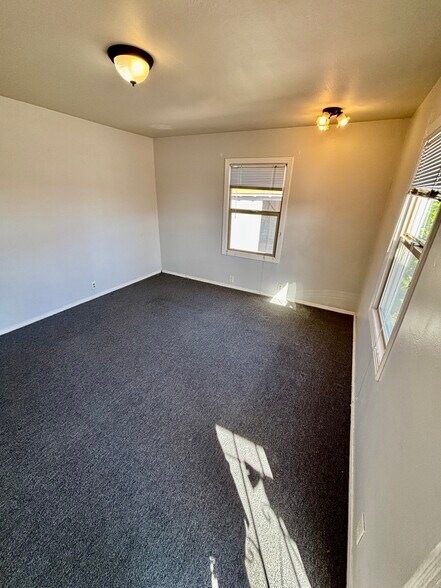 Building Photo - 15091 Robin St