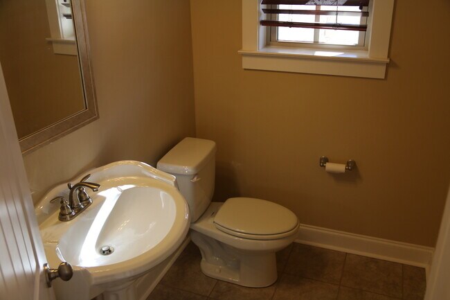 Building Photo - Executive Rental in Cypress Point S/D