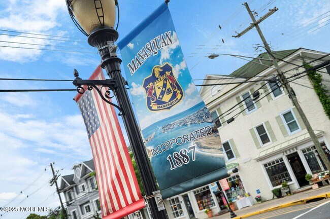 Building Photo - W162 Main St