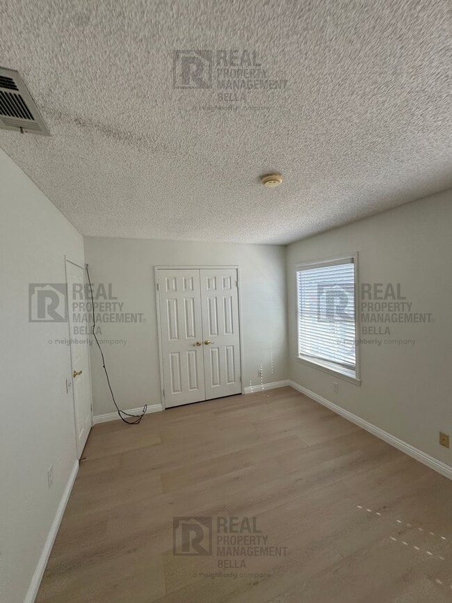 Building Photo - 55+ Community Gem: Open Floor Plan, Large Backyard & Clubhouse Amenities