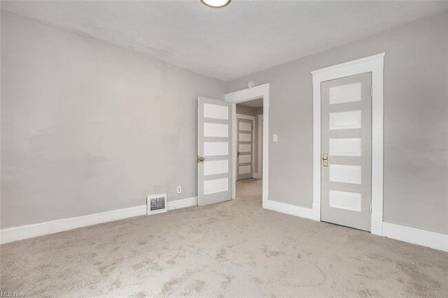 Building Photo - 5614 Drake Ave