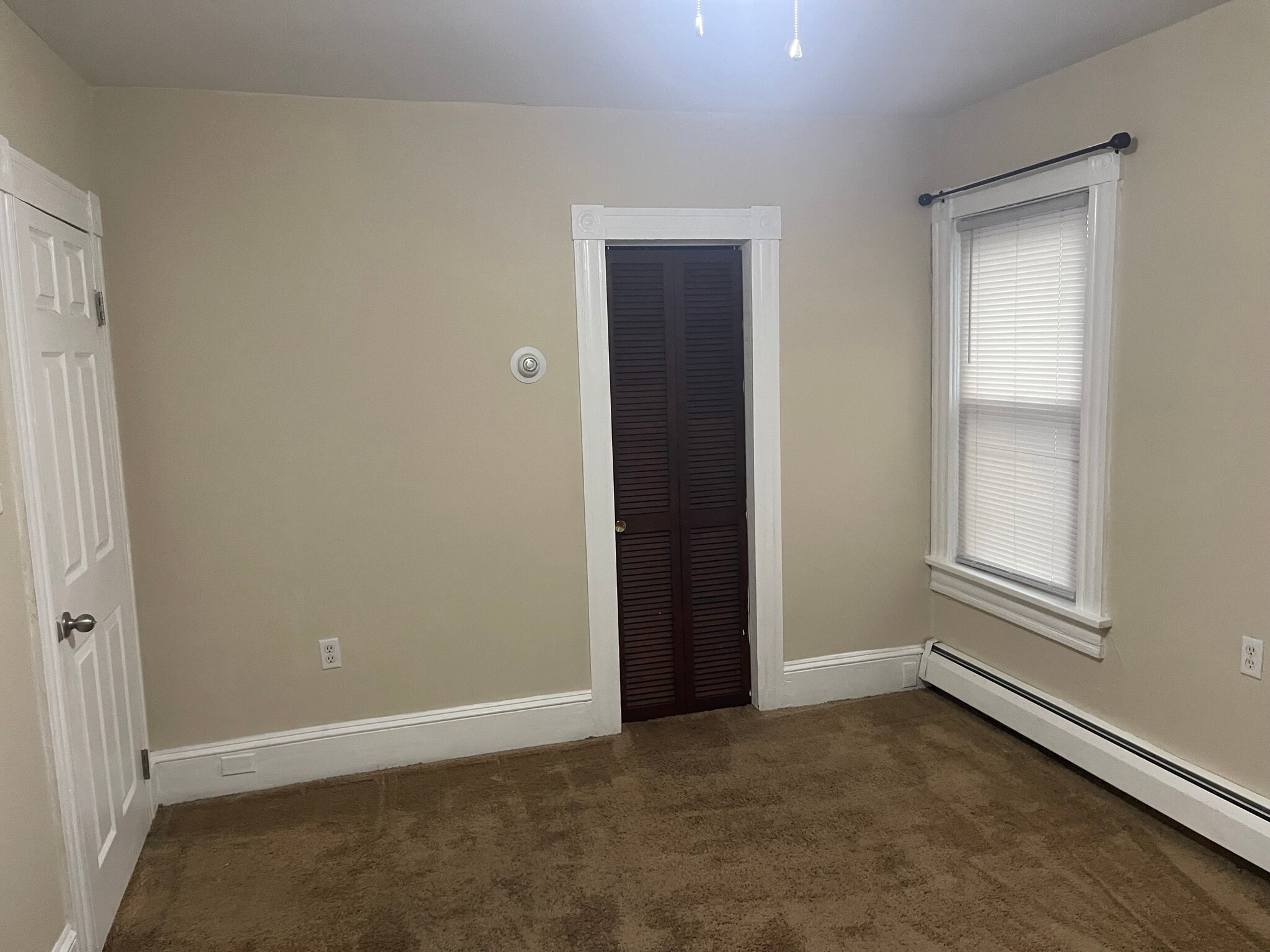 Building Photo - 684 Bennett St