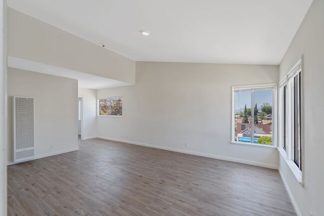 Building Photo - 945 N Ditman Ave
