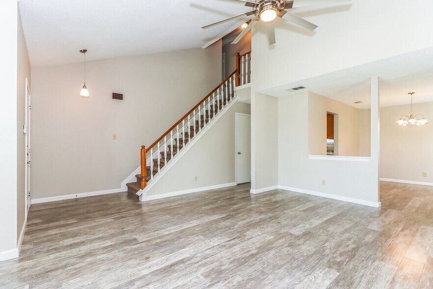 Building Photo - 3645 Fairview Dr