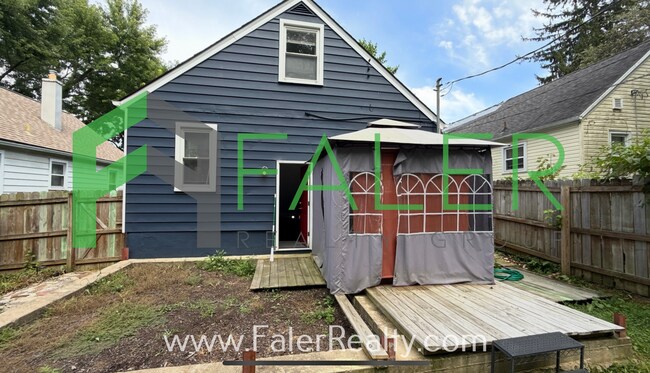 Building Photo - Show-stopping rental available!