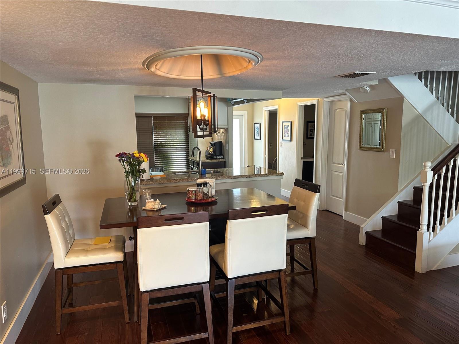 Building Photo - 925 NE 26th Ave