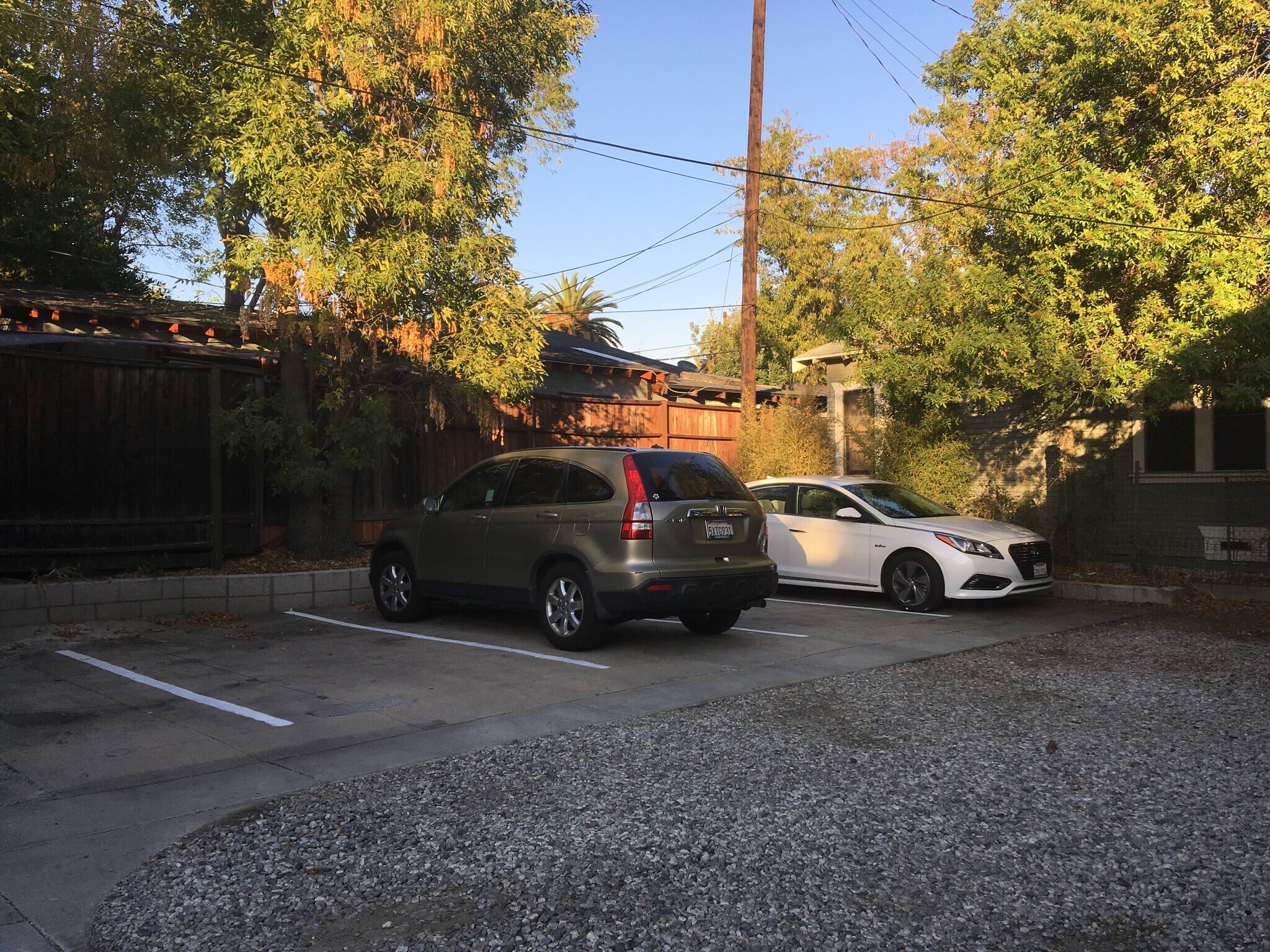 parking - 422 El Centro St