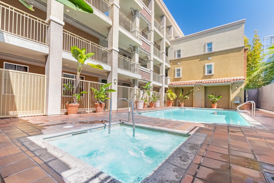 Building Photo - 4060 Glencoe Ave