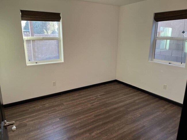 Building Photo - 220 Roehl Rd NW