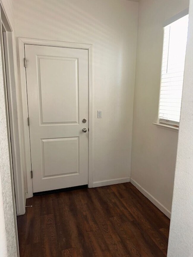 Building Photo - $500.00 off first full months rent - Beautiful home in River Island