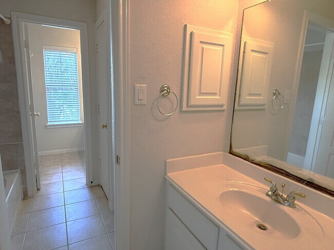 Building Photo - 19538 Piney Lake Dr