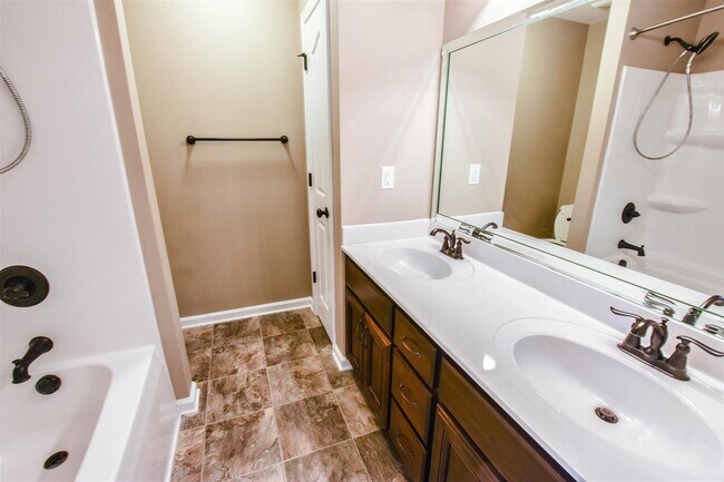 Building Photo - 3627 Fox Tail Dr