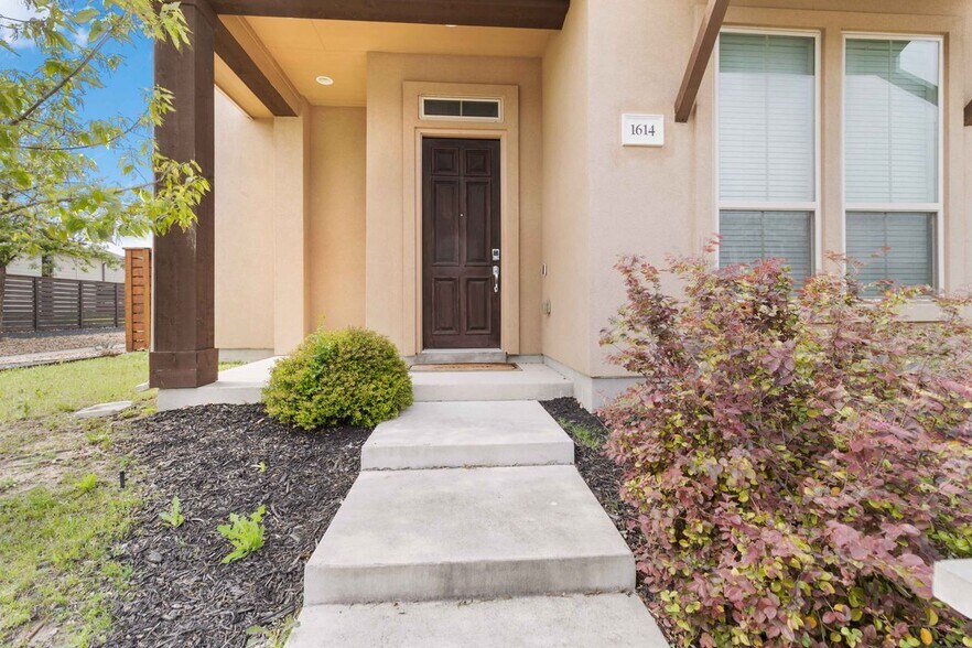 Building Photo - 1614 Frontier Valley Dr