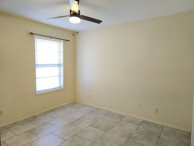 Building Photo - Chapel Road Area Duplex