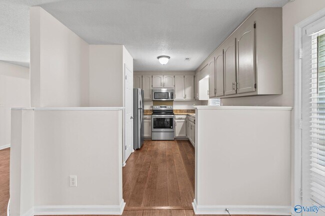 Building Photo - 1011 Sandy Springs Rd NW